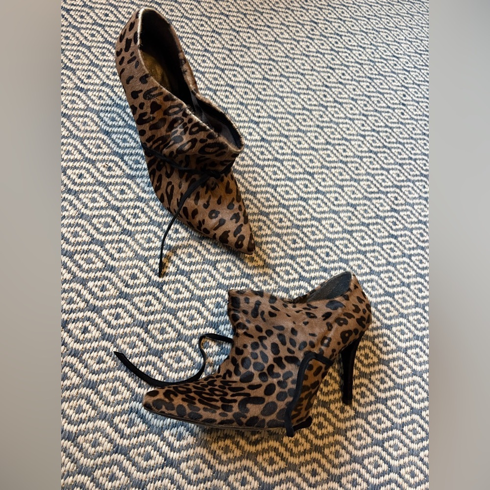 STUART WEITZMAN AOK Serval hair bootie